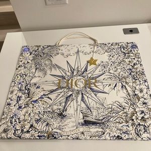 🛍  DIOR large shopping bag.